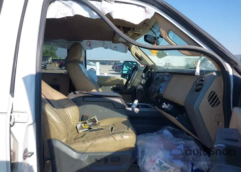 2011 Ford F-250 Lariat z USA, uszkodzony, nr VIN 1FT7W2BT7BEB30220